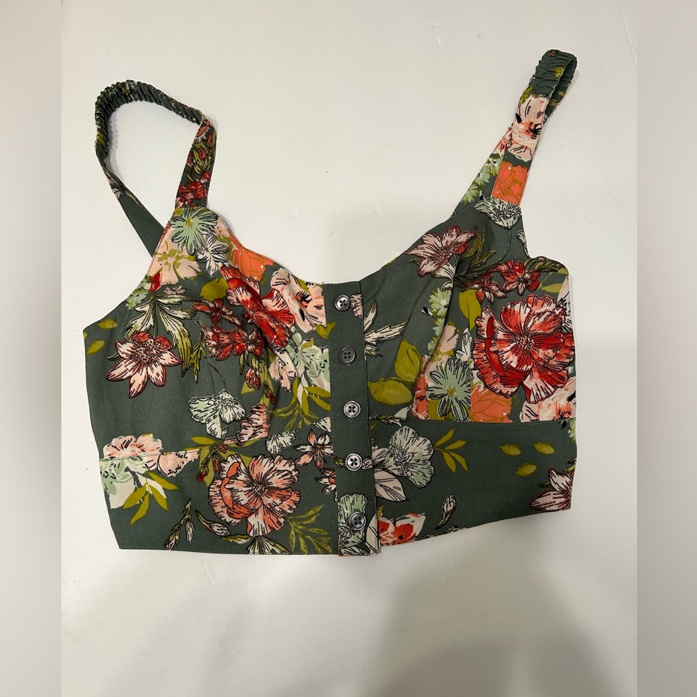 B-O-G Collection NWT cropped button down tank top with adjustable straps